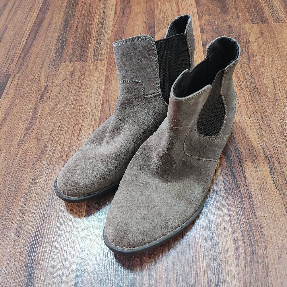 Born Chelsea Shoes Womens 9.5 Brown Distressed Leather Pull On Ankle Bootie